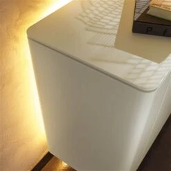 Hülsta Gentis Wohn-Kombi 7 - Akzent Naturstamm Inkl. LED-Beleuchtung Vitrine -Säuglingspflege beleuchtung detail 1